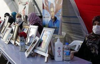 Evlat nöbetindeki aileler HDP’ye ateş püskürdü:...