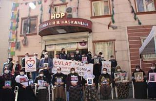 Evlat nöbetindeki anne oğluna ’teslim ol’ çağrısında...