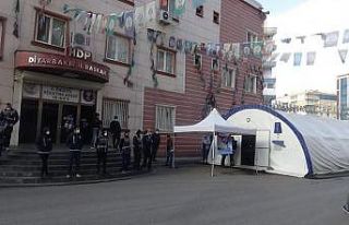Evlat nöbetindeki anneden, HDP’ye 8 Mart tepkisi