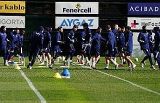 Fenerbahçe, Antalyaspor hazırlıklarını sürdürdü