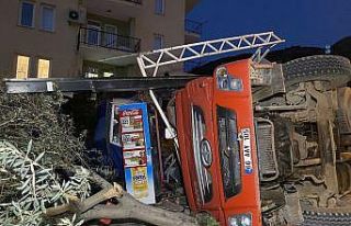 Fethiye’de Hafriyat Yüklü Kamyon Devrildi: 2 Yaralı