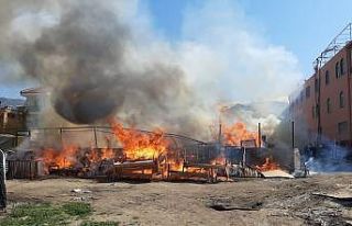 Fethiye’de ikinci el eşya mağazasının deposunda...