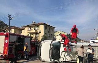 Fethiye’de otomobille minibüs çarpıştı: 2 yaralı
