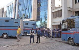 FETÖ’den yargılanan 15 akademisyene beraat
