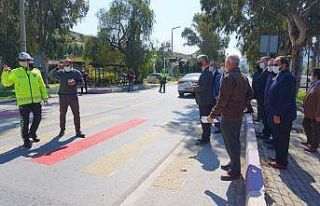 Foça’da yaya geçitlerine ’kırmızı çizgi’...