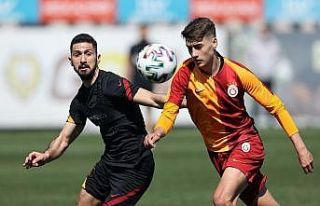 Galatasaray, U19 takımıyla antrenman maçı yaptı