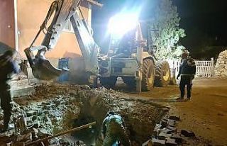 Gece meydana gelen su arızası için seferber oldular