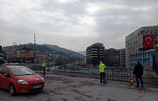 Gelişi güzel parklanmalara barikat önlemi