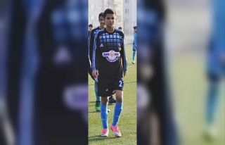 Genç futbolcu yaşam savaşını kaybetti