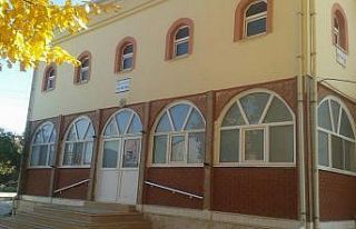 Gençler için köye kütüphane kuracak