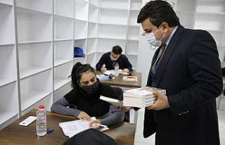 Gençlere Mehmet Akif Ersoy kitabı hediye edildi