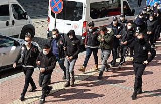 Gençleri zehirleyen torbacılara operasyon: 8 gözaltı