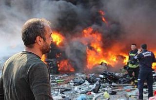 Geri dönüşüm tesisi depolama alanı alevlere teslim...