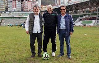 Giresunsporlu eski futbolcular Atatürk Stadyumu’ndaki...