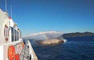Göcek açıklarında yanan tekneden 4 kişi kurtarıldı