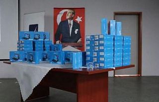 Gölcük’te 64 öğrenciye ücretsiz tablet dağıtıldı
