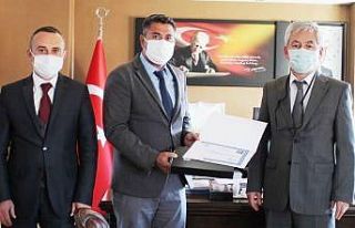 Gömeç’te okul müdürü Akdeniz’e büyük onur