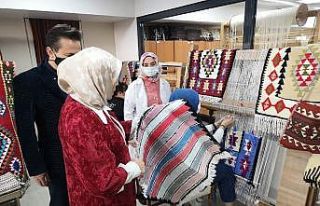 Gönül Elleri Çarşısı 4 bin 300 kadın gönüllüsüyle...