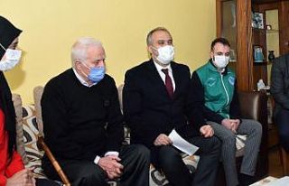 Gönüllülerden yaşlılara evinde ziyaret