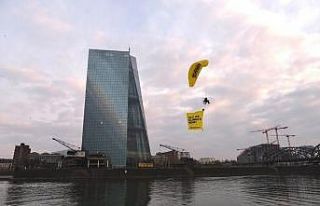 Greenpeace aktivistleri, Avrupa Merkez Bankası’nın...
