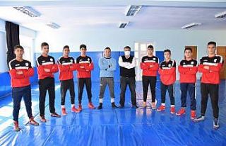 Güreş milli takımı seçmelerine Kumluca’dan...