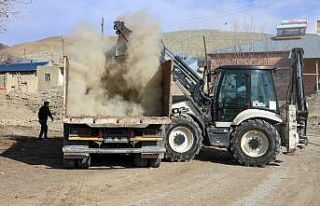 Gürpınar Belediyesi ilçedeki metruk yapıları...