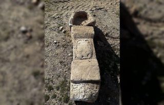 Hafriyat atıklarının arasından ’mermer lahit’...