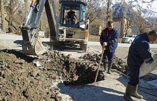 Hakkari Belediyesi su arıza ekibinin yoğun mesaisi