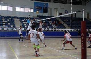 Hakkari voleybol takımı Diyarbakır’ı evinde...
