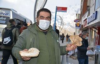 Hakkari’de yılın ilk mantarı piyasaya çıktı