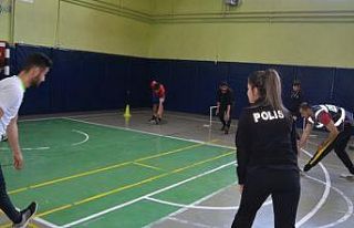 Hakkarili gençler polis olmak için ter döküyor