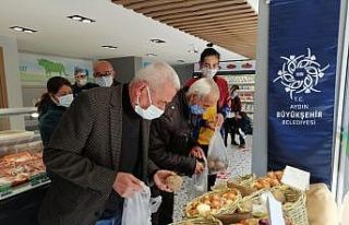 Halk Ege Et’te kilosu 50 kuruşa satılan soğan...