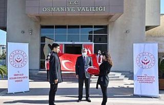 Hatay’dan getirilen Türk bayrağı Osmaniye’de...