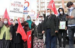 HDP önündeki ailelerin çığlığı Türkiye’yi...