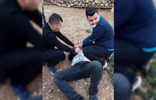 Hırsızlık şüphelisini yakalayıp polise teslim...