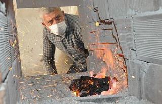 Hristiyan ustadan öğrendikleri sıcak demir dövmeyi...