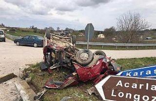 Hurdaya dönen otomobil içerisinde sıkışan sürücü...
