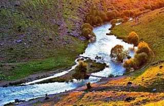 Hurman Çayı manzarasıyla hayran bırakıyor