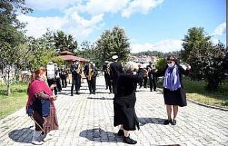 Huzurevi’ndeki yaşlılara bando sürprizi