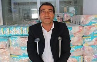 İhtiyaç sahiplerine tekerlekli sandalye ve bez desteği