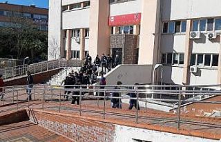 İki güvenlik görevlisini yaralayan baba ve oğlu...