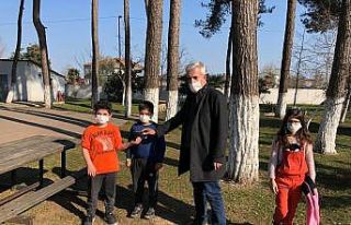 İlkokul öğrencilerinden örnek davranış