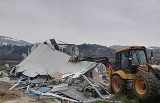 İnegöl’de 8 kaçak yapı yıkıldı