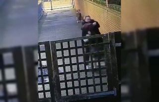 İngiltere’de hamile kadını kafasına yastık...