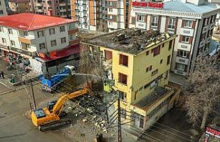 İpekyolu’ndaki hasarlı yapılar yıktırılıyor