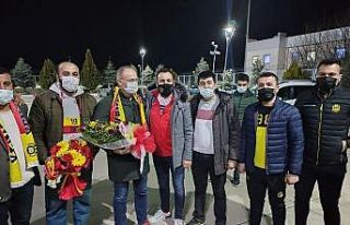 İrfan Buz’u havaalanında taraftarlar karşıladı