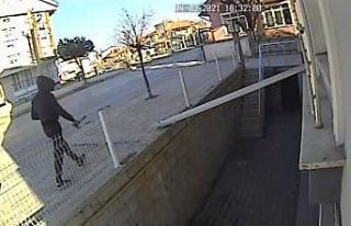 Isparta’da evlere dadanan siyah kapüşonlu hırsız...