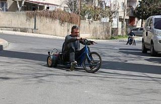 İşsizlikten sıkılan servis şoförü motorlu drift...