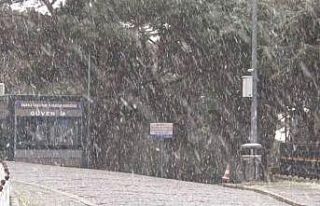 İstanbul’da beklenen kar yağışı etkili oldu:...