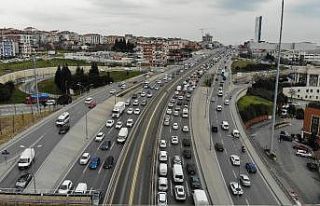 İstanbullu ’Evde Kal’madı, trafik durma noktasına...